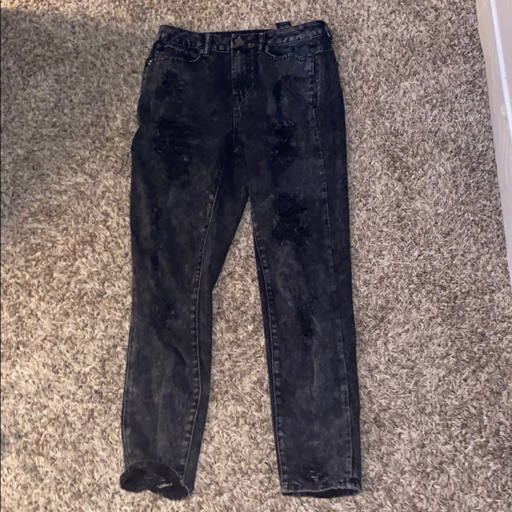 Fashion Nova distressed boyfriend jeans
